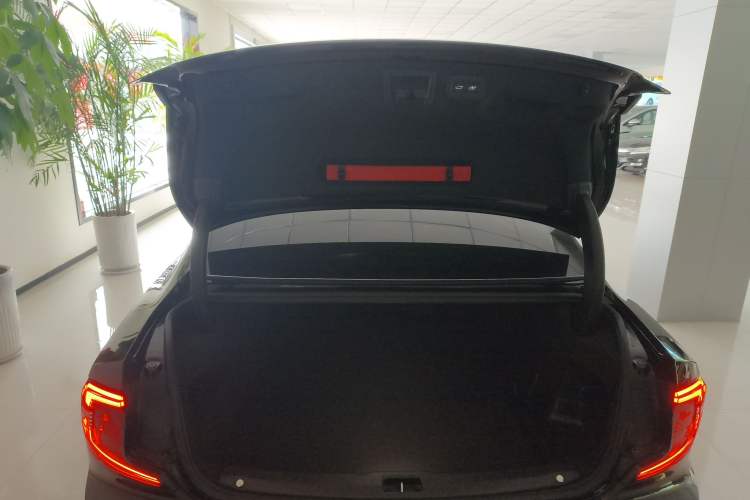Used Volvo S90 New Energy 2025 Plug-in Hybrid Four-Wheel Drive Long-Range Luxury Smart Edition Trunk