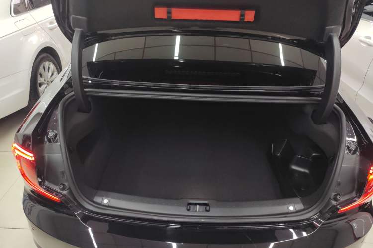 Used Volvo S90 New Energy 2025 Plug-in Hybrid Four-Wheel Drive Long-Range Luxury Smart Edition Trunk