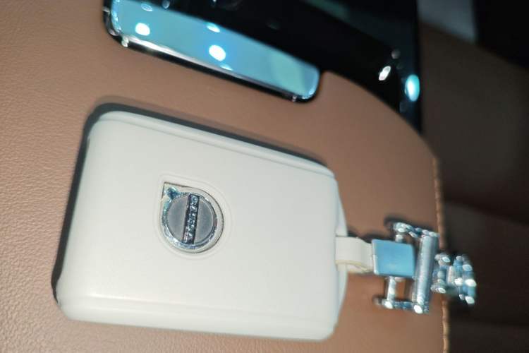 Used Volvo S90 New Energy 2025 Plug-in Hybrid Four-Wheel Drive Long-Range Zhiyi Luxury Edition Vehicle Key