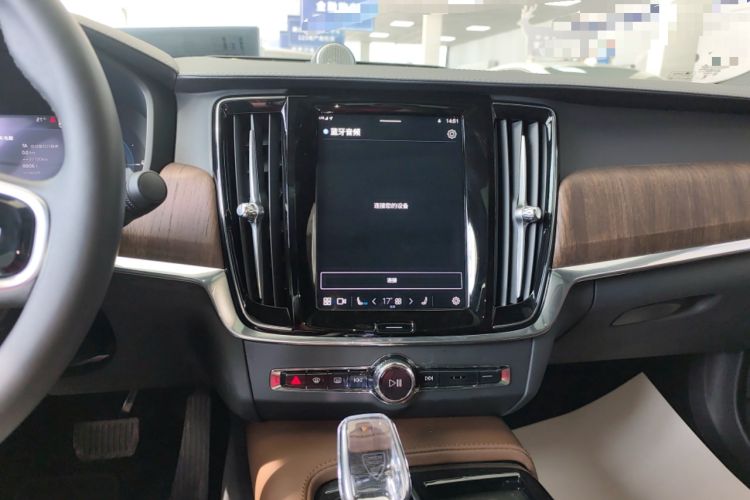 Used Volvo S90 New Energy 2025 Plug-in Hybrid Four-Wheel Drive Long-Range Luxury Smart Edition Audio And AC Panel