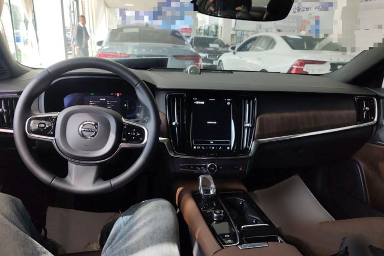 Used Volvo S90 New Energy 2025 Plug-in Hybrid Four-Wheel Drive Long-Range Luxury Smart Edition Center Console