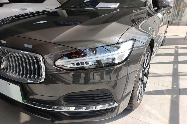Used Volvo S90 New Energy 2025 Plug-in Hybrid Four-Wheel Drive Long-Range Luxury Smart Edition Left Front Headlight