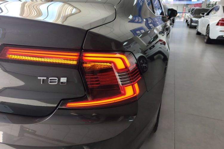 Used Volvo S90 New Energy 2025 Plug-in Hybrid Four-Wheel Drive Long-Range Luxury Smart Edition Right Rear Taillight