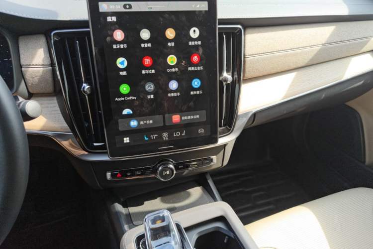Used Volvo S90 New Energy 2026 Plug-in Hybrid Four-Wheel Drive Long-Range Luxury Smart Edition Audio And AC Panel