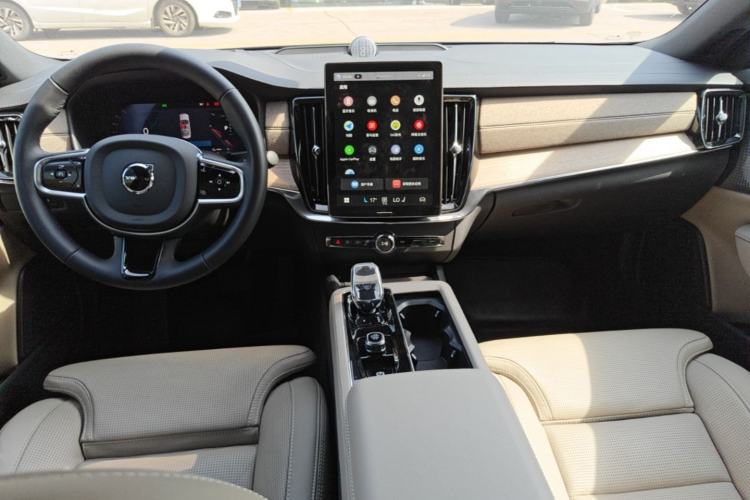 Used Volvo S90 New Energy 2026 Plug-in Hybrid Four-Wheel Drive Long-Range Luxury Smart Edition Center Console