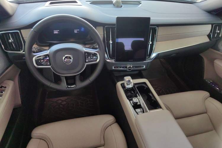 Used Volvo S90 New Energy 2026 Plug-in Hybrid Four-Wheel Drive Long-Range Luxury Smart Edition Center Console