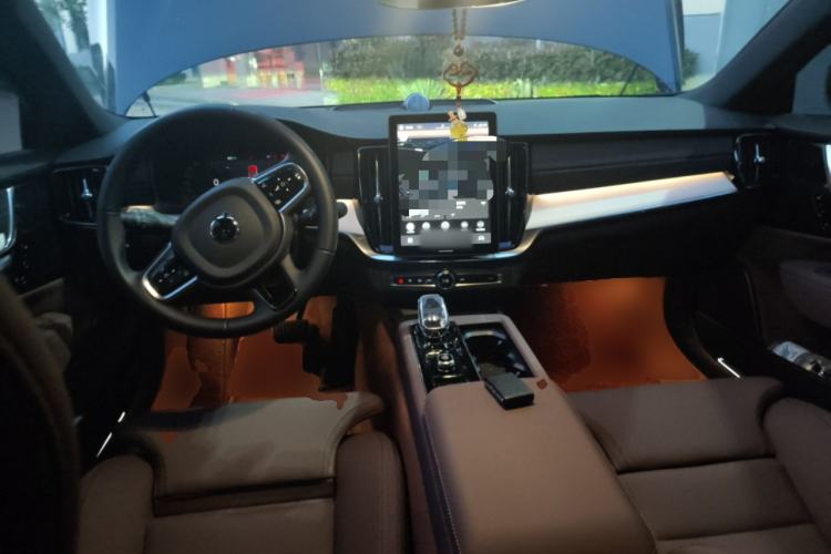 Used Volvo S90 New Energy 2026 Plug-in Hybrid Four-Wheel Drive Long-Range Zhiyuan Luxury Edition Center Console