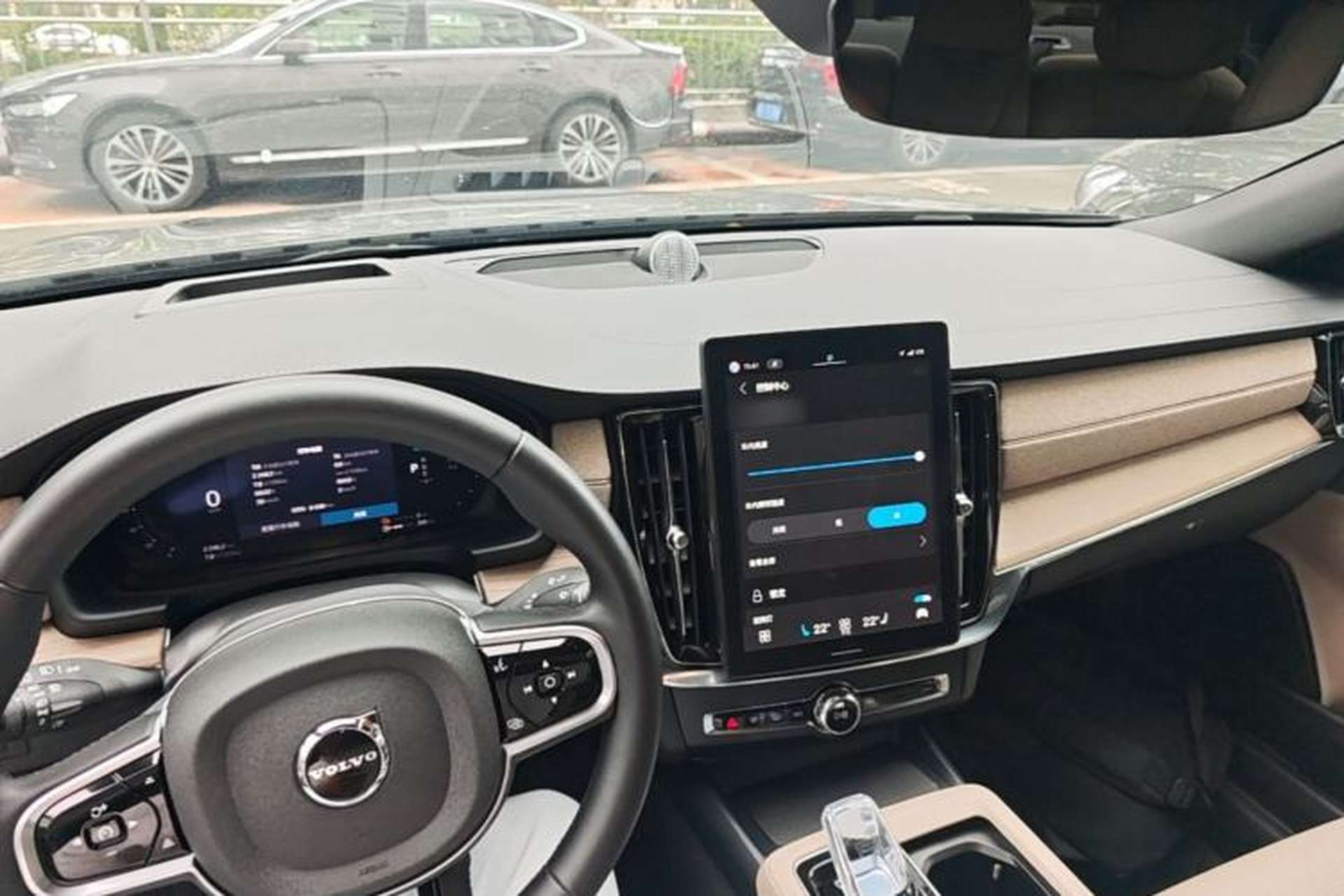 Used Volvo S90 New Energy 2026 Plug-in Hybrid Four-Wheel Drive Long-Range Luxury Smart Edition Center Console