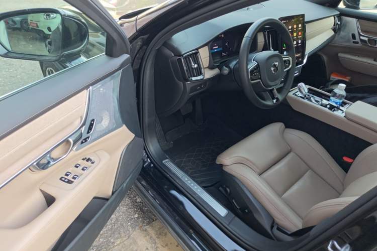 Used Volvo S90 New Energy 2026 Plug-in Hybrid Four-Wheel Drive Long-Range Luxury Smart Edition Driver Seat