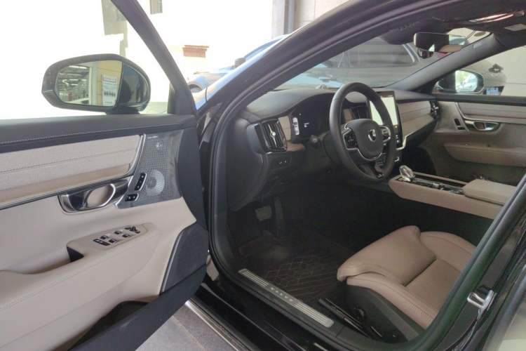 Used Volvo S90 New Energy 2026 Plug-in Hybrid Four-Wheel Drive Long-Range Luxury Smart Edition Driver Seat