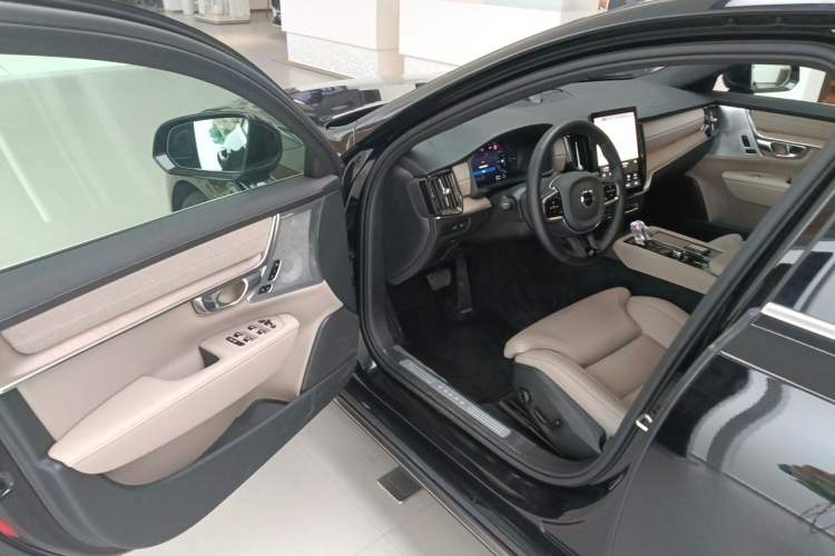 Used Volvo S90 New Energy 2026 Plug-in Hybrid Four-Wheel Drive Long-Range Luxury Smart Edition Driver Seat