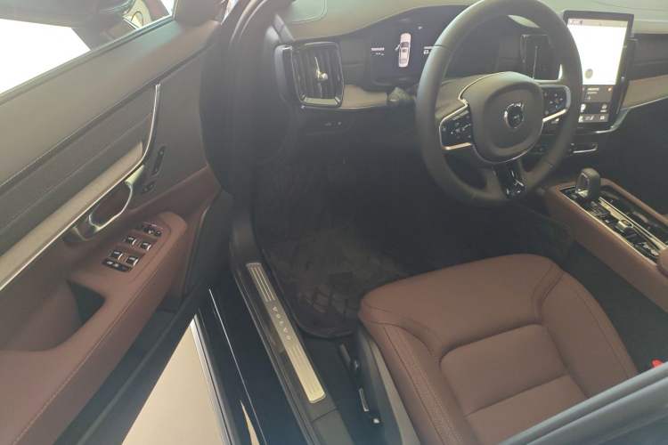 Used Volvo S90 New Energy 2026 Plug-in Hybrid Four-Wheel Drive Long-Range Zhiyi Luxury Edition Driver Seat