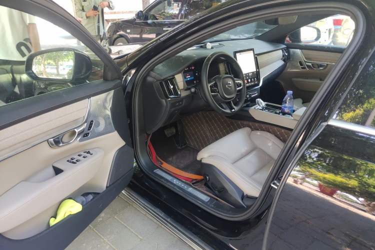 Used Volvo S90 New Energy 2026 Plug-in Hybrid Four-Wheel Drive Long-Range Luxury Smart Edition Driver Seat