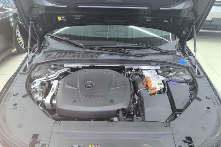 Used Volvo S90 New Energy 2026 Plug-in Hybrid Four-Wheel Drive Long-Range Zhiyuan Luxury Edition Engine Bay