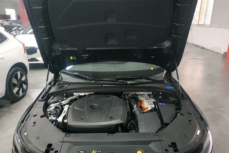 Used Volvo S90 New Energy 2026 Plug-in Hybrid Four-Wheel Drive Long-Range Zhiyi Luxury Edition Engine Bay