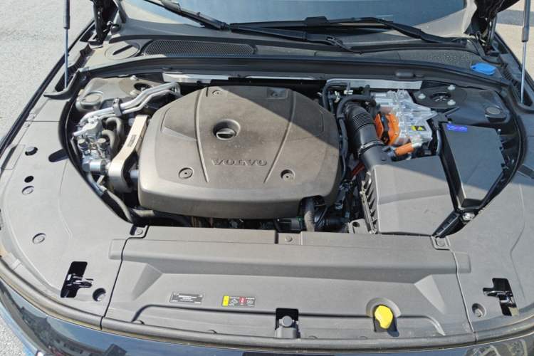 Used Volvo S90 New Energy 2026 Plug-in Hybrid Four-Wheel Drive Long-Range Luxury Smart Edition Engine Bay
