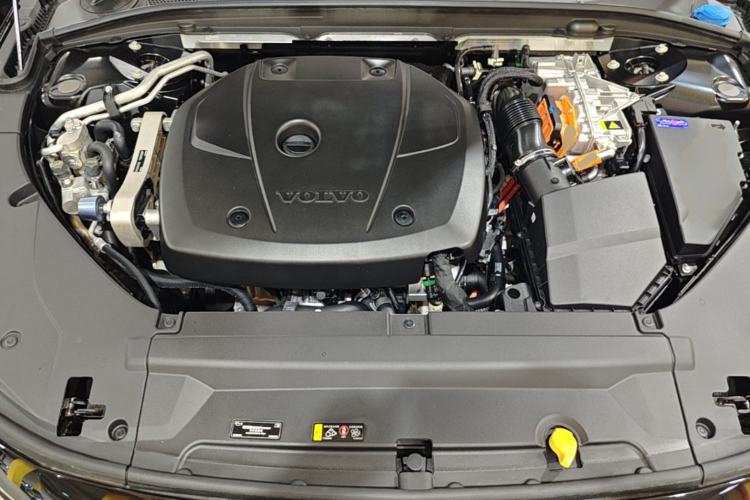 Used Volvo S90 New Energy 2026 Plug-in Hybrid Four-Wheel Drive Long-Range Luxury Smart Edition Engine Bay