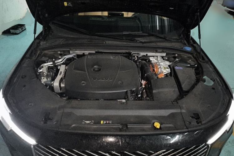 Used Volvo S90 New Energy 2026 Plug-in Hybrid Four-Wheel Drive Long-Range Luxury Smart Edition Engine Bay