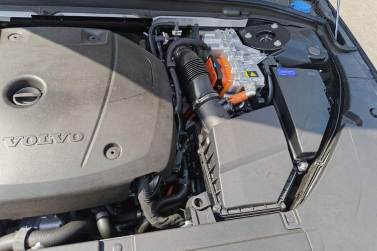 Used Volvo S90 New Energy 2026 Plug-in Hybrid Four-Wheel Drive Long-Range Luxury Smart Edition Engine Bay Left