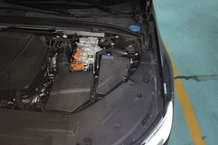 Used Volvo S90 New Energy 2026 Plug-in Hybrid Four-Wheel Drive Long-Range Luxury Smart Edition Engine Bay Left
