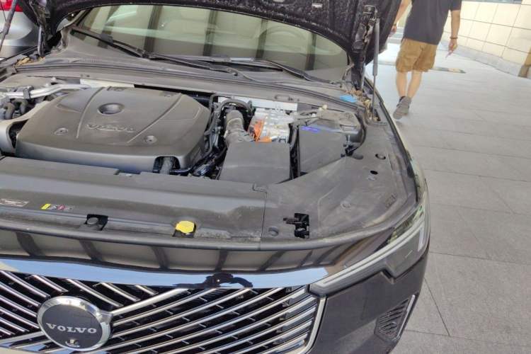 Used Volvo S90 New Energy 2026 Plug-in Hybrid Four-Wheel Drive Long-Range Luxury Smart Edition Engine Bay Left