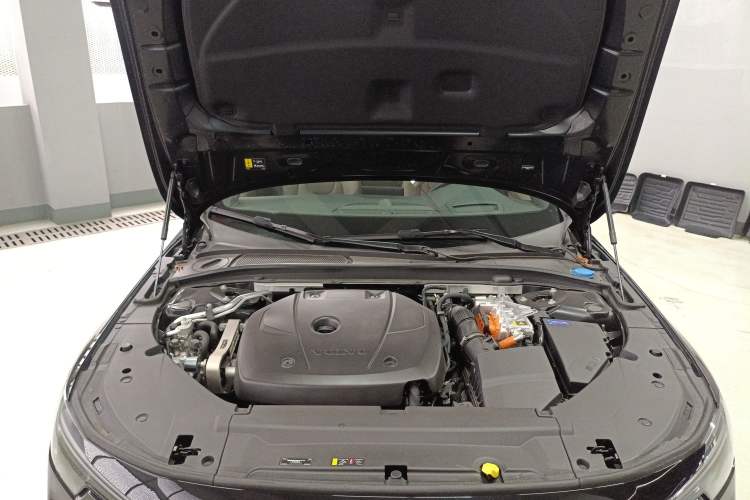 Used Volvo S90 New Energy 2026 Plug-in Hybrid Four-Wheel Drive Long-Range Luxury Smart Edition Engine Bay