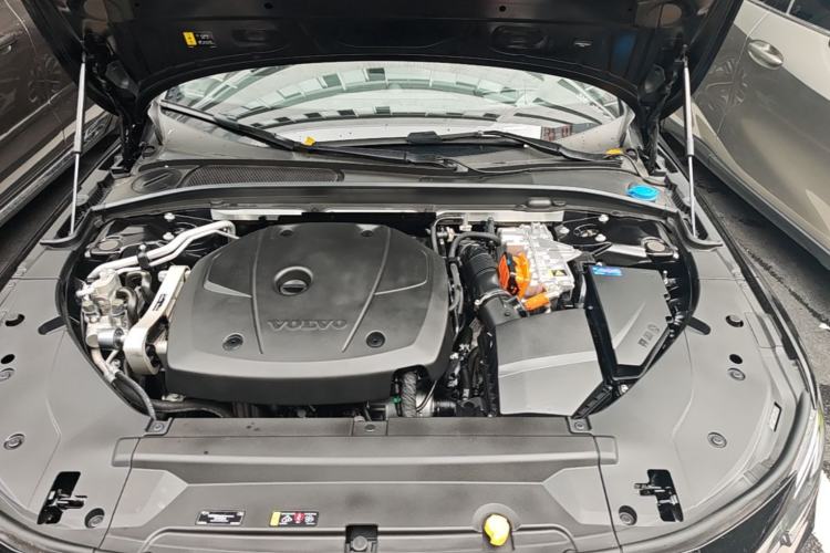 Used Volvo S90 New Energy 2026 Plug-in Hybrid Four-Wheel Drive Long-Range Luxury Smart Edition Engine Bay