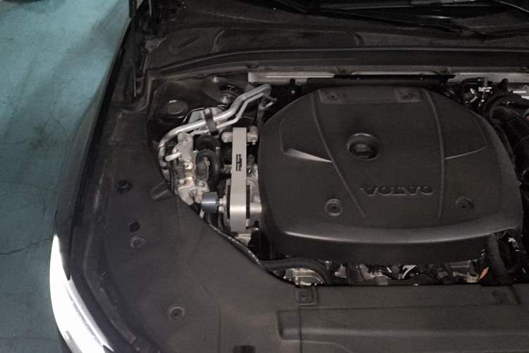 Used Volvo S90 New Energy 2026 Plug-in Hybrid Four-Wheel Drive Long-Range Luxury Smart Edition Engine Bay Right