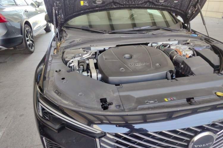 Used Volvo S90 New Energy 2026 Plug-in Hybrid Four-Wheel Drive Long-Range Luxury Smart Edition Engine Bay Right
