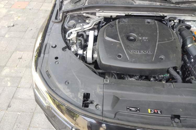 Used Volvo S90 New Energy 2026 Plug-in Hybrid Four-Wheel Drive Long-Range Luxury Smart Edition Engine Bay Right