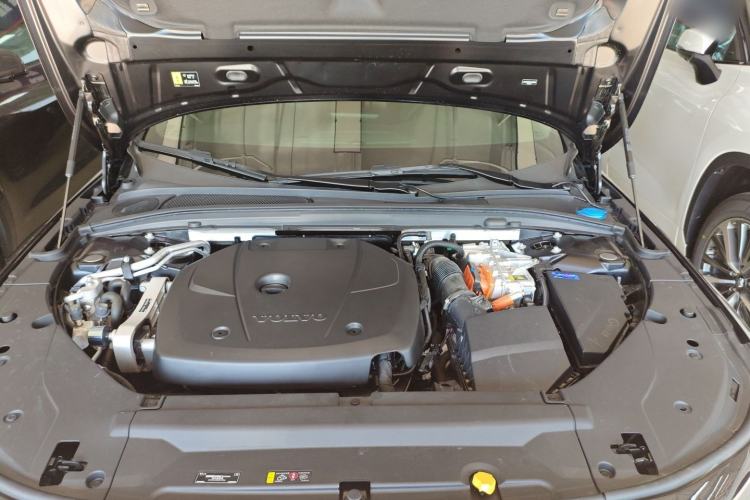 Used Volvo S90 New Energy 2026 Plug-in Hybrid Four-Wheel Drive Long-Range Zhiyi Luxury Edition Engine Bay