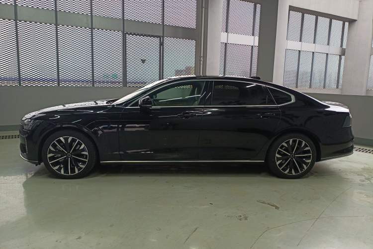 Used Volvo S90 New Energy 2026 Plug-in Hybrid Four-Wheel Drive Long-Range Luxury Smart Edition Exterior 3