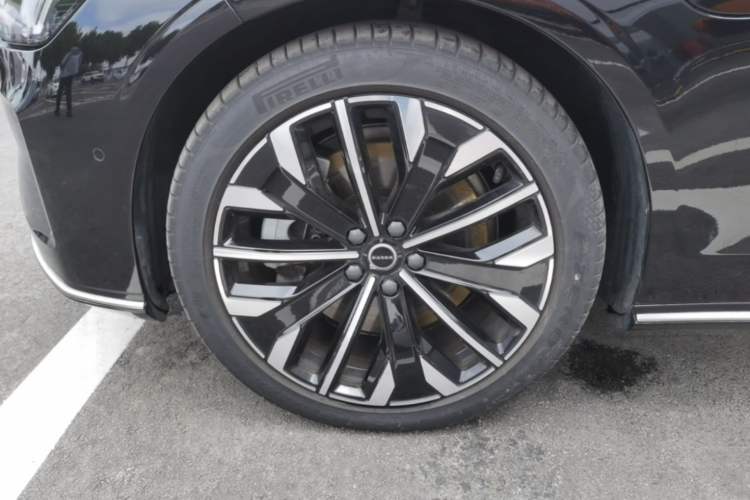 Used Volvo S90 New Energy 2026 Plug-in Hybrid Four-Wheel Drive Long-Range Luxury Smart Edition Exterior 4