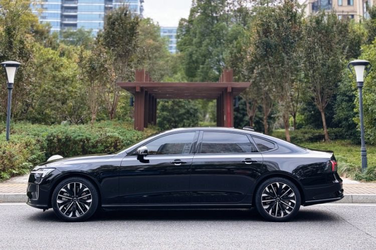 Used Volvo S90 New Energy 2026 Plug-in Hybrid Four-Wheel Drive Long-Range Zhiyuan Luxury Edition Exterior 5