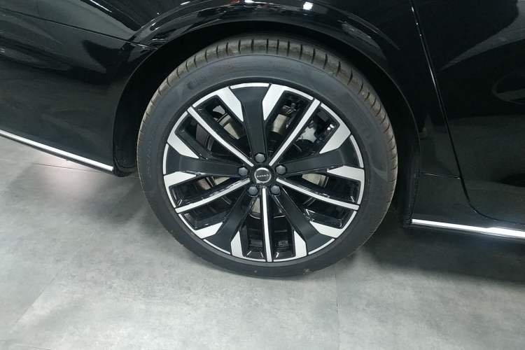 Used Volvo S90 New Energy 2026 Plug-in Hybrid Four-Wheel Drive Long-Range Zhiyi Luxury Edition Exterior 8