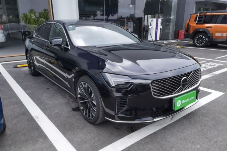 Used Volvo S90 New Energy 2026 Plug-in Hybrid Four-Wheel Drive Long-Range Luxury Smart Edition Front Right 45 Deg
