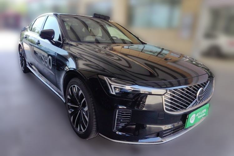 Used Volvo S90 New Energy 2026 Plug-in Hybrid Four-Wheel Drive Long-Range Luxury Smart Edition Front Right 45 Deg