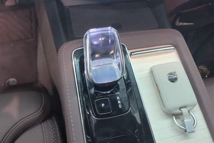 Used Volvo S90 New Energy 2026 Plug-in Hybrid Four-Wheel Drive Long-Range Zhiyuan Luxury Edition Gear Lever
