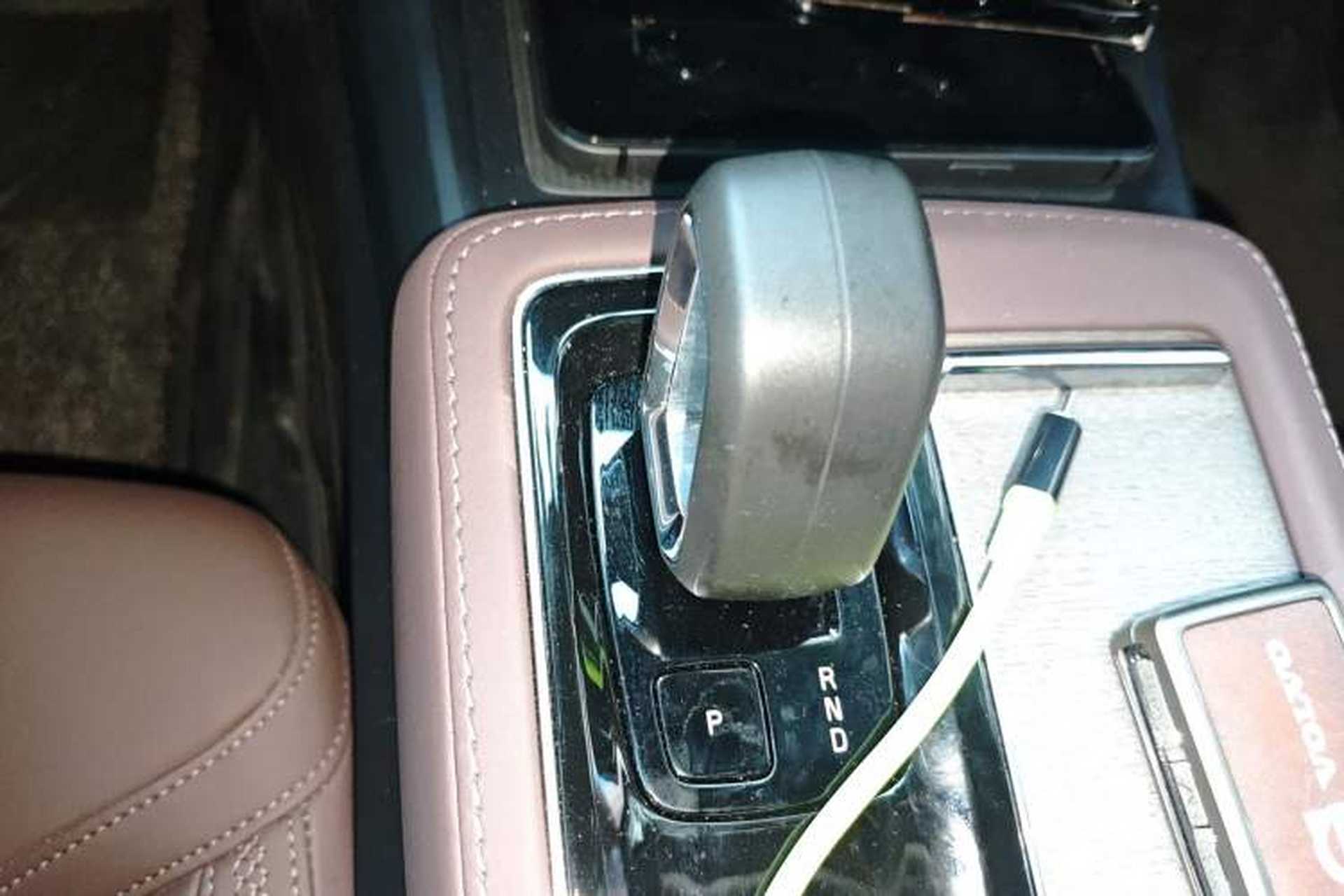 Used Volvo S90 New Energy 2026 Plug-in Hybrid Four-Wheel Drive Long-Range Zhiyi Luxury Edition Gear Lever