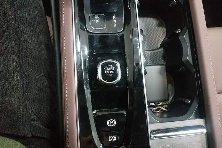 Used Volvo S90 New Energy 2026 Plug-in Hybrid Four-Wheel Drive Long-Range Zhiyi Luxury Edition Gear Lever