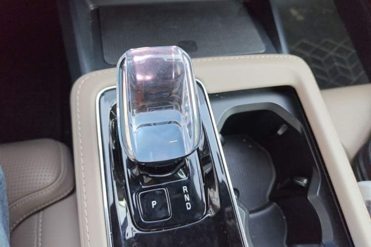 Used Volvo S90 New Energy 2026 Plug-in Hybrid Four-Wheel Drive Long-Range Luxury Smart Edition Gear Lever