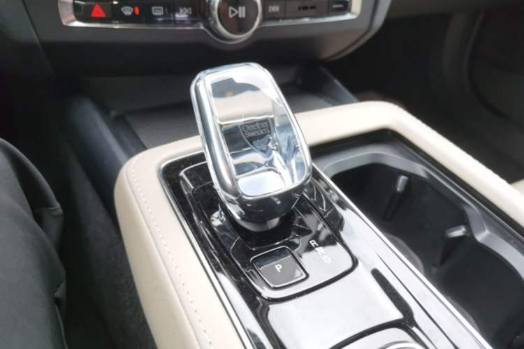 Used Volvo S90 New Energy 2026 Plug-in Hybrid Four-Wheel Drive Long-Range Luxury Smart Edition Gear Lever