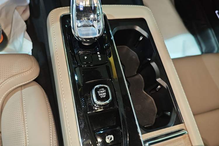 Used Volvo S90 New Energy 2026 Plug-in Hybrid Four-Wheel Drive Long-Range Luxury Smart Edition Gear Lever