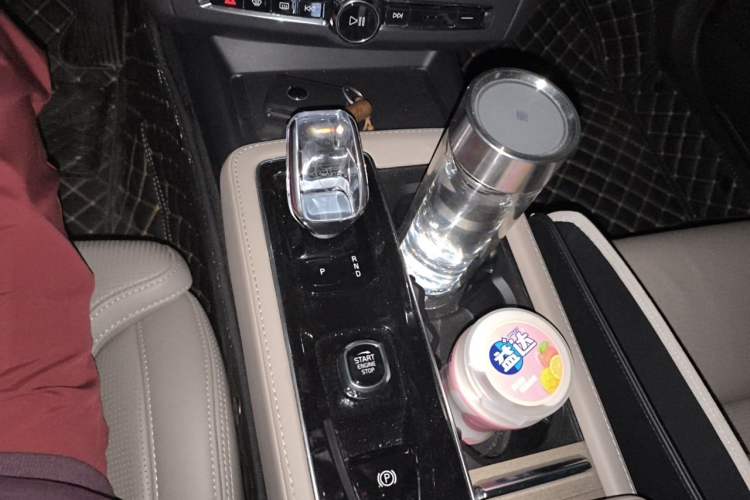 Used Volvo S90 New Energy 2026 Plug-in Hybrid Four-Wheel Drive Long-Range Luxury Smart Edition Gear Lever