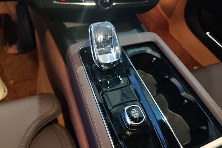Used Volvo S90 New Energy 2026 Plug-in Hybrid Four-Wheel Drive Long-Range Zhiyuan Luxury Edition Gear Lever