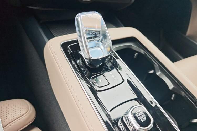 Used Volvo S90 New Energy 2026 Plug-in Hybrid Four-Wheel Drive Long-Range Luxury Smart Edition Gear Lever