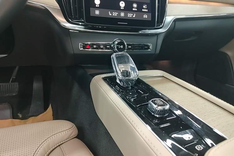 Used Volvo S90 New Energy 2026 Plug-in Hybrid Four-Wheel Drive Long-Range Luxury Smart Edition Gear Lever