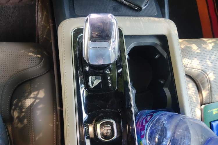 Used Volvo S90 New Energy 2026 Plug-in Hybrid Four-Wheel Drive Long-Range Luxury Smart Edition Gear Lever
