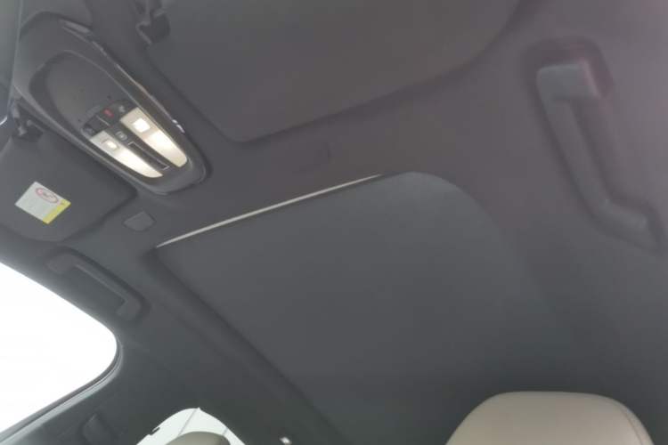 Used Volvo S90 New Energy 2026 Plug-in Hybrid Four-Wheel Drive Long-Range Luxury Smart Edition Headliner