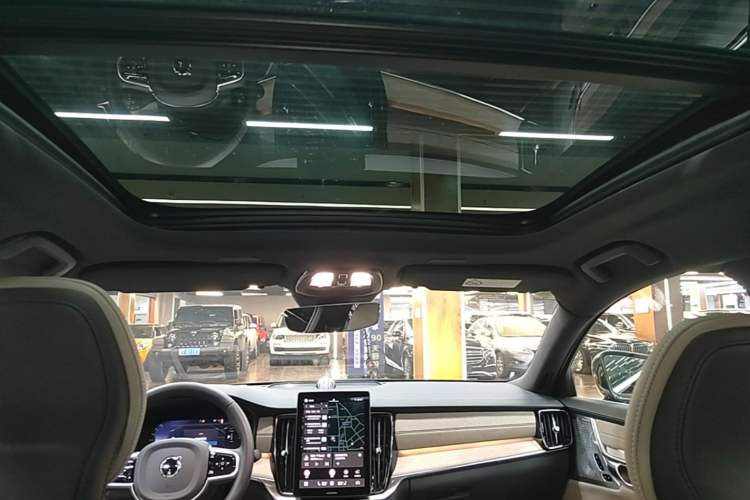 Used Volvo S90 New Energy 2026 Plug-in Hybrid Four-Wheel Drive Long-Range Luxury Smart Edition Headliner